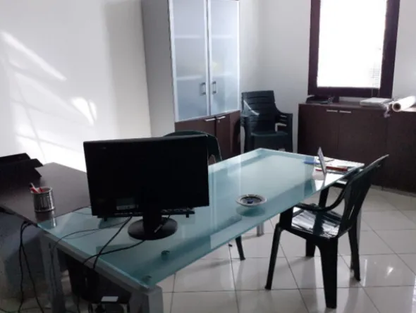 10#77144 Arredamento ed attrezzature per ufficio
