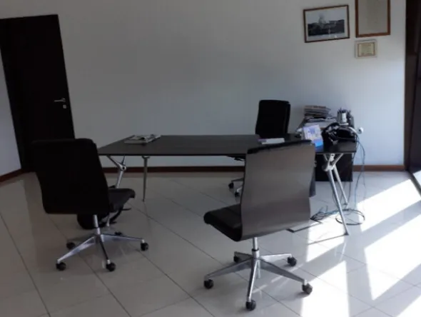 10#77144 Arredamento ed attrezzature per ufficio