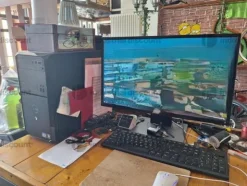19#10154 Arredamento negozio e attrezzatura informatica