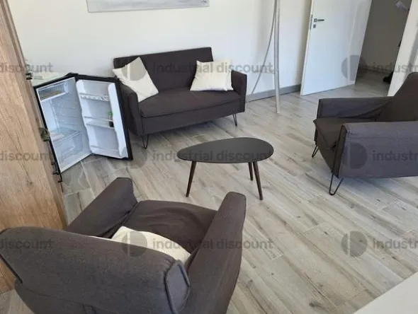 84#8883 Arredamento sala riunioni, uffici primo piano