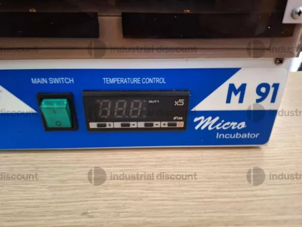 35#9795 Arredamentoufficio e strumenti di laboratorio