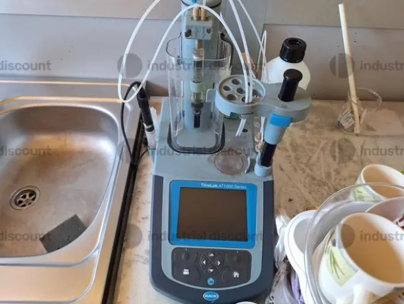 35#9795 Arredamentoufficio e strumenti di laboratorio