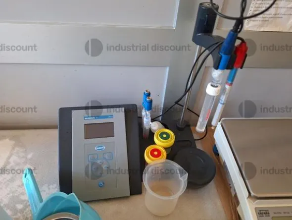 35#9795 Arredamentoufficio e strumenti di laboratorio