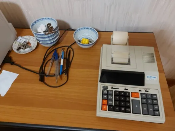 4#7853 Arredi da ufficio e attrezzature elettroniche