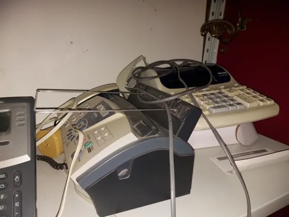 4#7853 Arredi da ufficio e attrezzature elettroniche