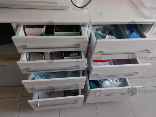 1#9603 Arredi e attrezzatura per studio odontoiatrico