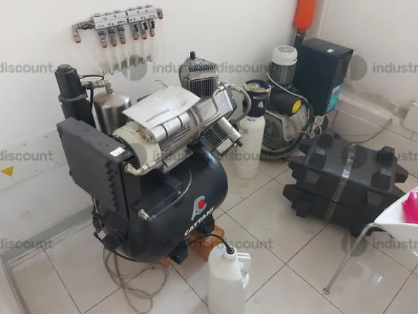 1#9603 Arredi e attrezzatura per studio odontoiatrico