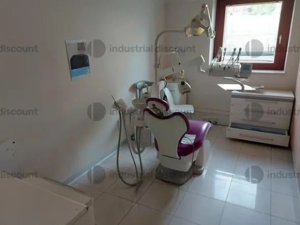 1#9603 Arredi e attrezzatura per studio odontoiatrico