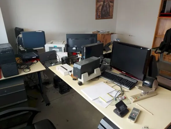 1#8109 Arredi e attrezzatura uffici