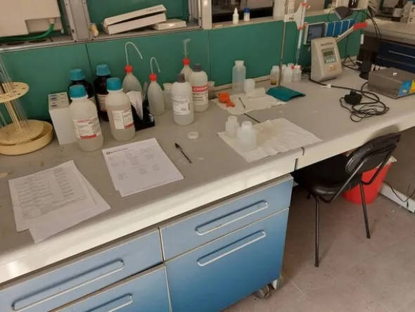 1#5831 Arredi e attrezzature da laboratorio