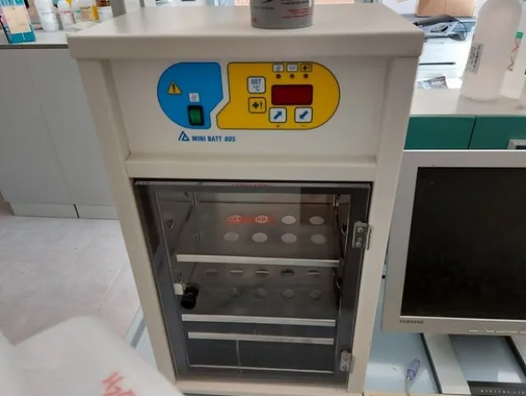 1#5831 Arredi e attrezzature da laboratorio
