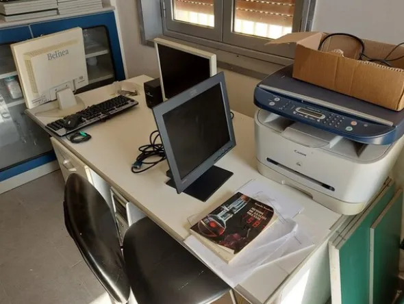 1#5831 Arredi e attrezzature da laboratorio