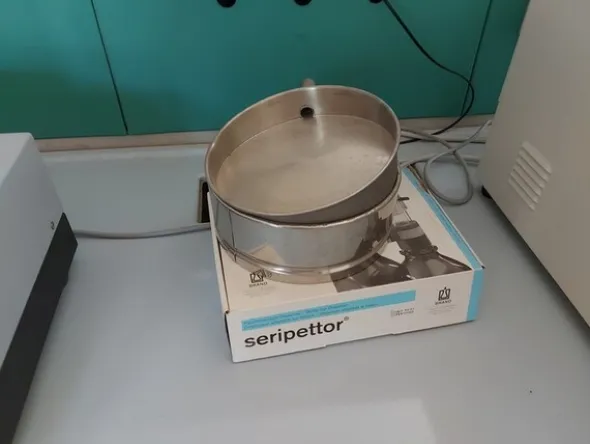 1#5831 Arredi e attrezzature da laboratorio