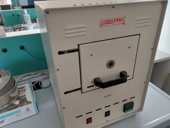 1#5831 Arredi e attrezzature da laboratorio