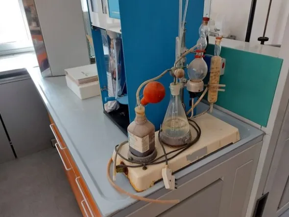 1#5831 Arredi e attrezzature da laboratorio