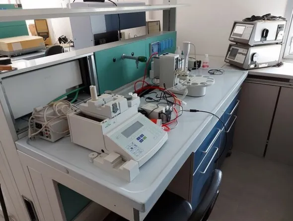 1#5831 Arredi e attrezzature da laboratorio