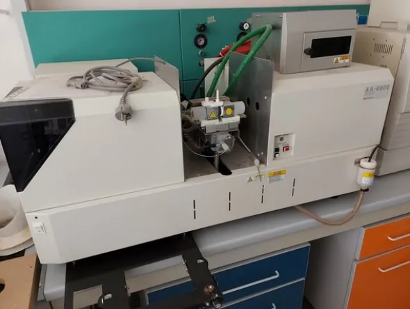 1#5831 Arredi e attrezzature da laboratorio