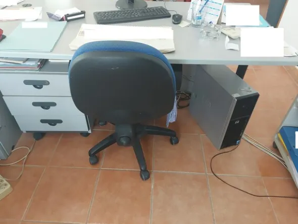 1#7957 Arredi e attrezzature da ufficio