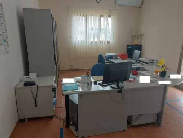 1#7957 Arredi e attrezzature da ufficio