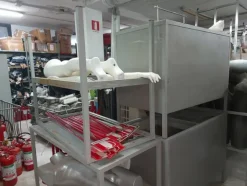 3#7660 Arredi e attrezzature per negozio abbigliamento