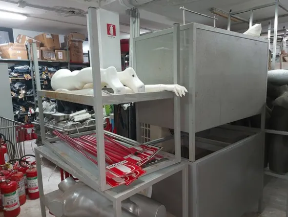 3#7660 Arredi e attrezzature per negozio abbigliamento