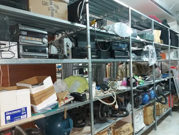 3#7660 Arredi e attrezzature per negozio abbigliamento