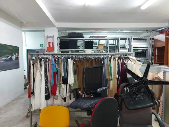 3#7660 Arredi e attrezzature per negozio abbigliamento