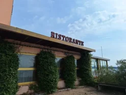 2#8574 Arredi e attrezzature per ristorazione e hotel