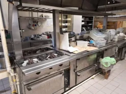 2#8574 Arredi e attrezzature per ristorazione e hotel