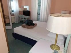 2#8574 Arredi e attrezzature per ristorazione e hotel