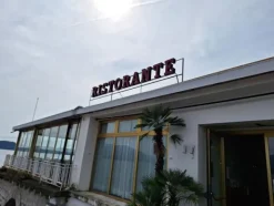 2#8574 Arredi e attrezzature per ristorazione e hotel