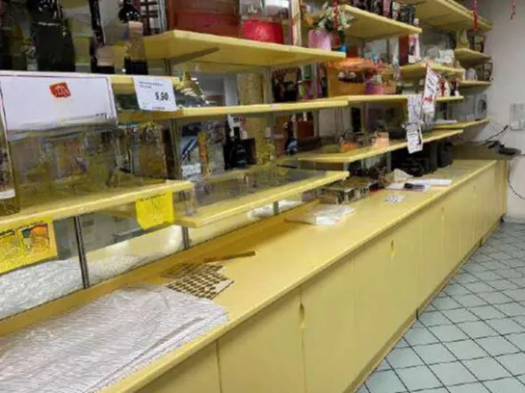 4#7940 Arredi e attrezzature reparto alimentari