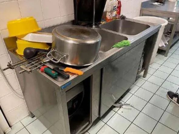 4#7940 Arredi e attrezzature reparto alimentari