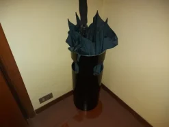 1#8116 Arredi e macchine elettroniche da ufficio