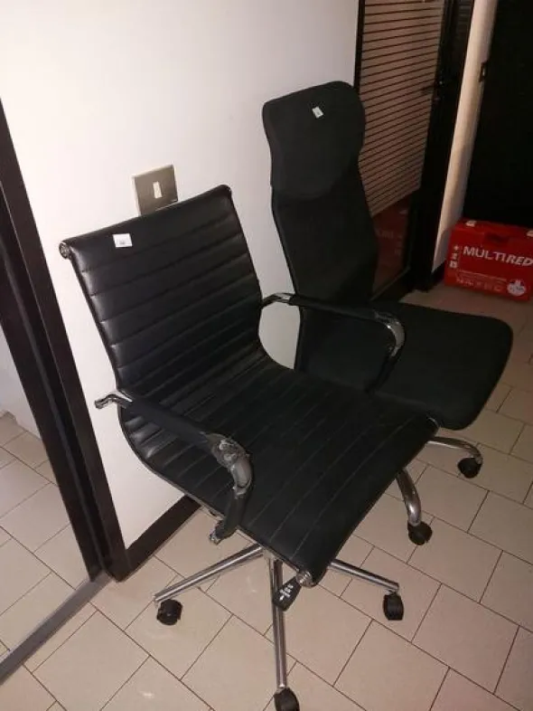 2#8670 Arredo da ufficio ed attrezzature