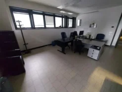 2#8670 Arredo da ufficio ed attrezzature