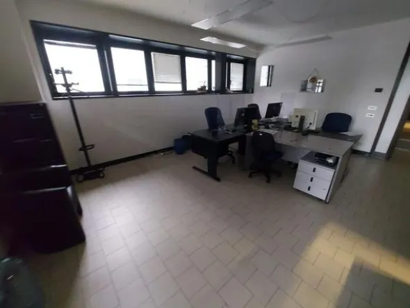 2#8670 Arredo da ufficio ed attrezzature