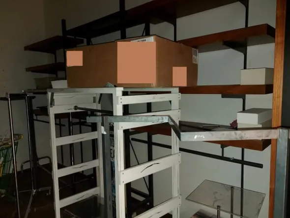 24#7897 Arredo e attrezzature negozio abbigliamento