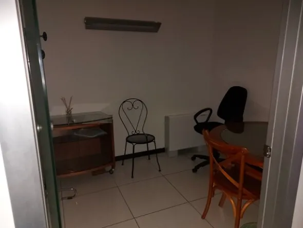 25#7897 Arredo e attrezzature ufficio