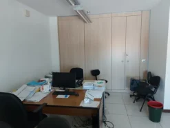25#7897 Arredo e attrezzature ufficio