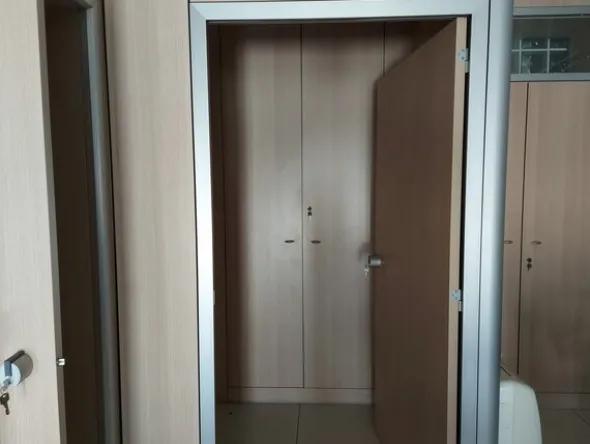 25#7897 Arredo e attrezzature ufficio