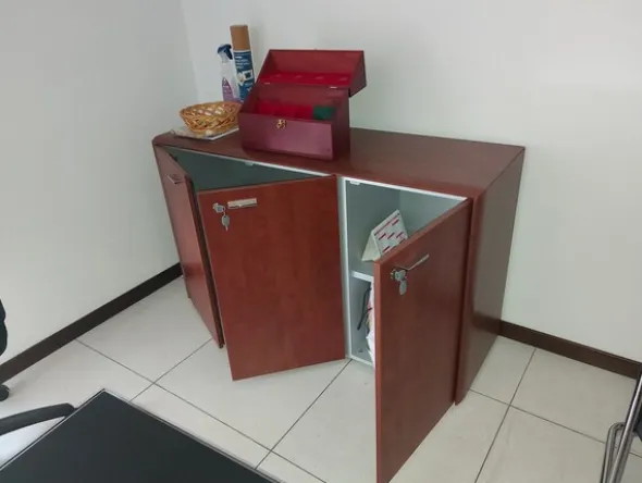 25#7897 Arredo e attrezzature ufficio