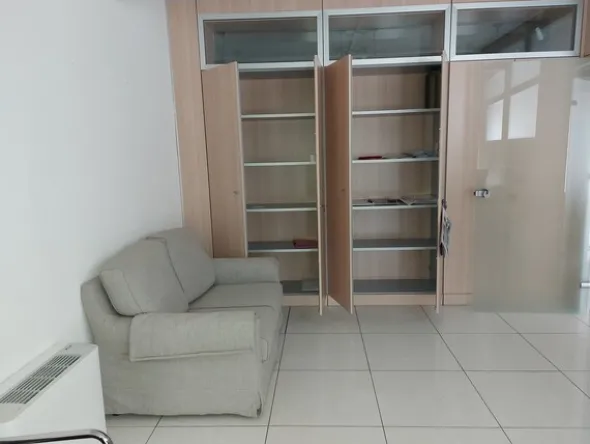 25#7897 Arredo e attrezzature ufficio