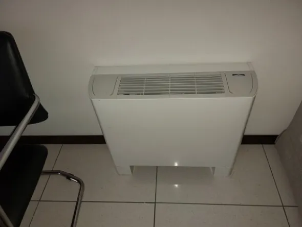 25#7897 Arredo e attrezzature ufficio