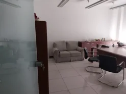 25#7897 Arredo e attrezzature ufficio