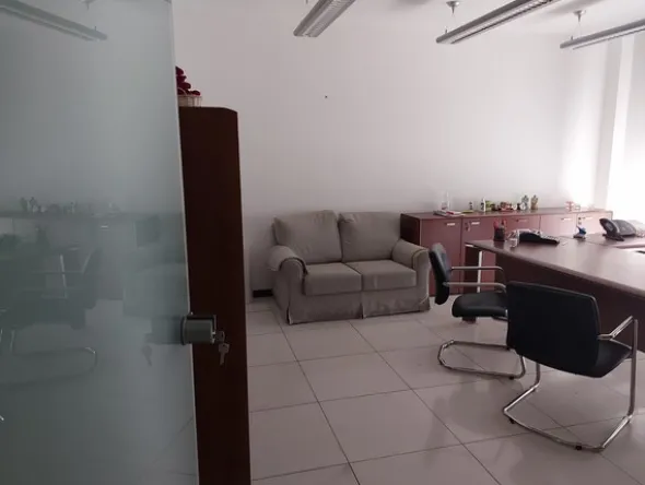 25#7897 Arredo e attrezzature ufficio