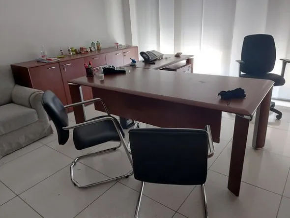 25#7897 Arredo e attrezzature ufficio