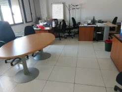 25#7897 Arredo e attrezzature ufficio