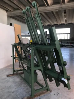 AR747 - Strettoio italpresse