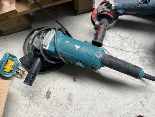 4#8098 Attrezzatura da cantiere edile